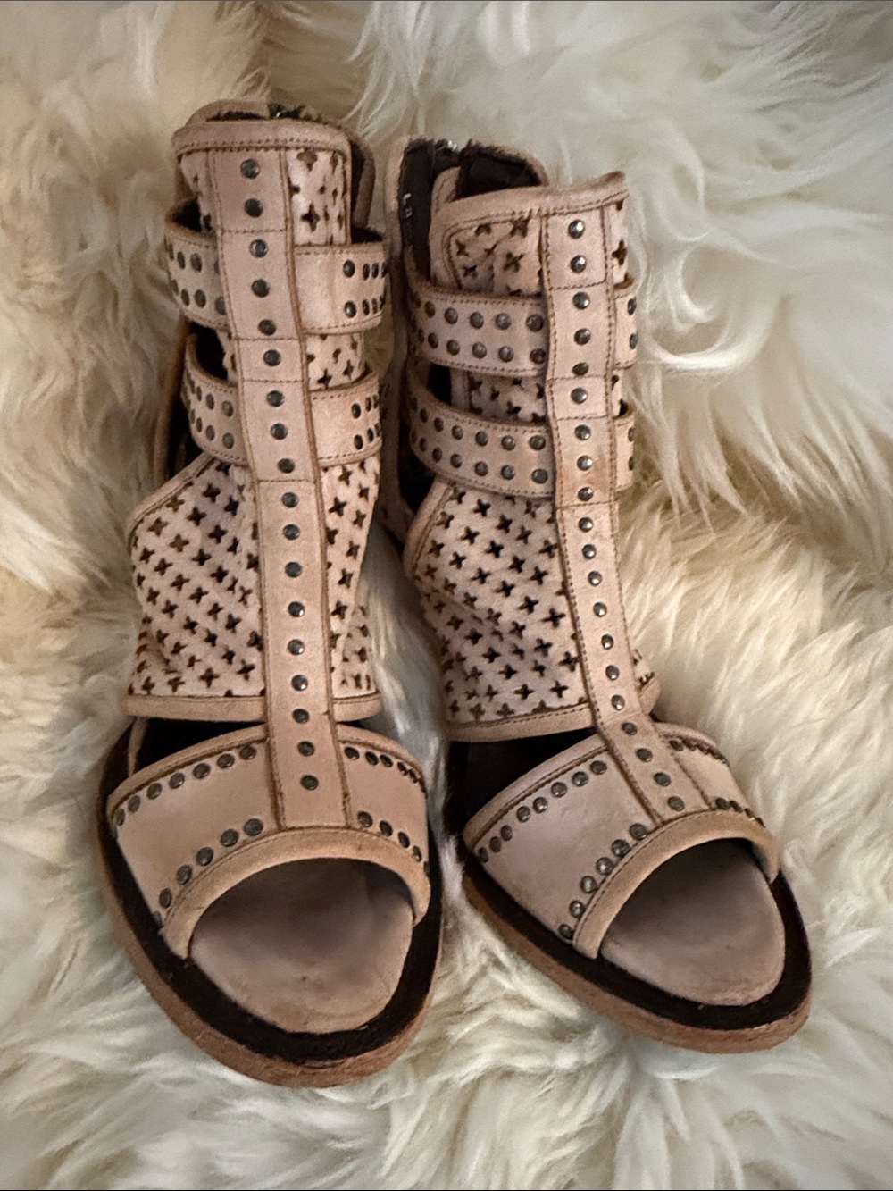 Lane boots Women's Beige Perforated Stud Gladiator Sandals